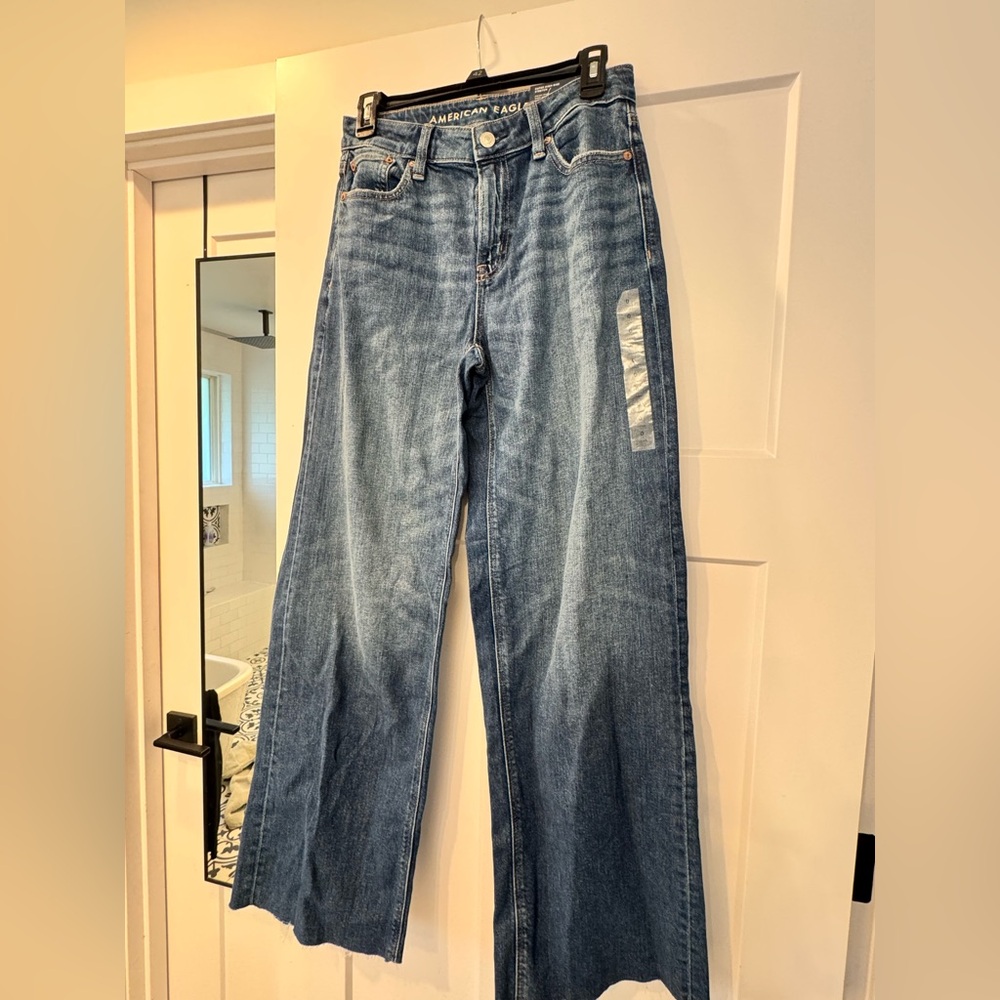 NWT Size Zero LONG American Eagle High-Rise Wide Leg Jeans in Medium Blue